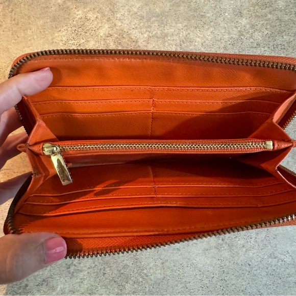Tory Burch zipper wallet - Picture 6 of 9